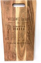 Grote acacia borrelplank / snijplank met tekst gravure : NIEUWE BAAN. Cadeau-nieuwe baan. Het formaat is 25x50cm