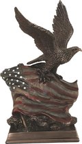 MadDeco - Beeld - Amerikaanse - Bold - Eagle - met - Amerikaanse - Starts & Stripes