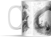 Mok - Zwart-wit illustratie van een geschetste witte dolfijn - 350 ml - Beker