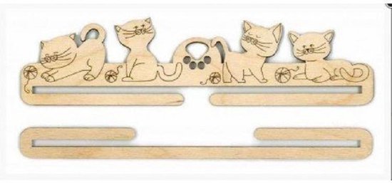 Foto: Houten hanger voor borduurwerkjes katten