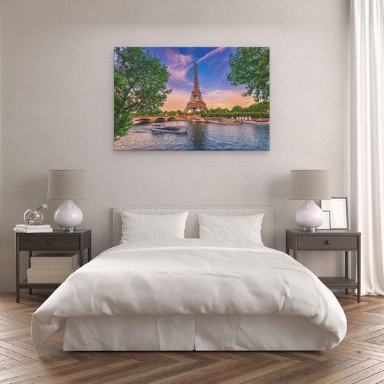 Artaza Canvas Schilderij Eiffeltoren In Parijs Aan Het Water - Kleur - 120x80 cm - Groot - Wanddecoratie Woonkamer - Schilderijen - Muurdecoratie