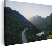 Artaza Canvas Schilderij Weg Door Het Bergen Landschap  - 60x40 - Foto Op Canvas - Canvas Print