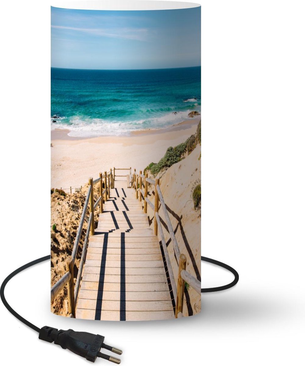 Lamp - Nachtlampje - Tafellamp slaapkamer - Strand - Trap - Portugal - 54 cm hoog - Ø24.8 cm - Inclusief LED lamp