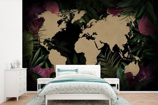 Carte du monde couleur sable sur fond noir, encadrée de feuilles et fleurs tropicales 330x220 cm
