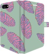 Apple iPhone 8 Telefoonhoesje - Portemonneehoesje  - Met pasjeshouder - Met Plantenprint - Tropische Blaadjes - Lichtgroen