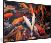 Image encadrée - Un étang avec des carpes koï d'en haut Cadre photo noir 120x80 cm - Affiche encadrée (Décoration murale salon / chambre)