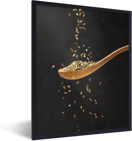 Fotolijst incl. Poster – Close up van vallend komijn in een houten lepel – 60×80 cm – Posterlijst
