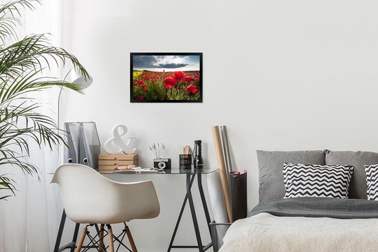 Affiche avec cadre Coquelicot - Coquelicots dramatique ciel d'orage cadre photo noir - cadre photo noir - 30x20 cm - Affiche avec cadre