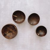 Coconut Bowl | Ø Mixed Sizes | Set van 4 Bowls | Inclusief 4 Theelepels & 4 Chopsticks | + 4 Bamboe Rietjes | Kokosnoot Kom | Trevadua