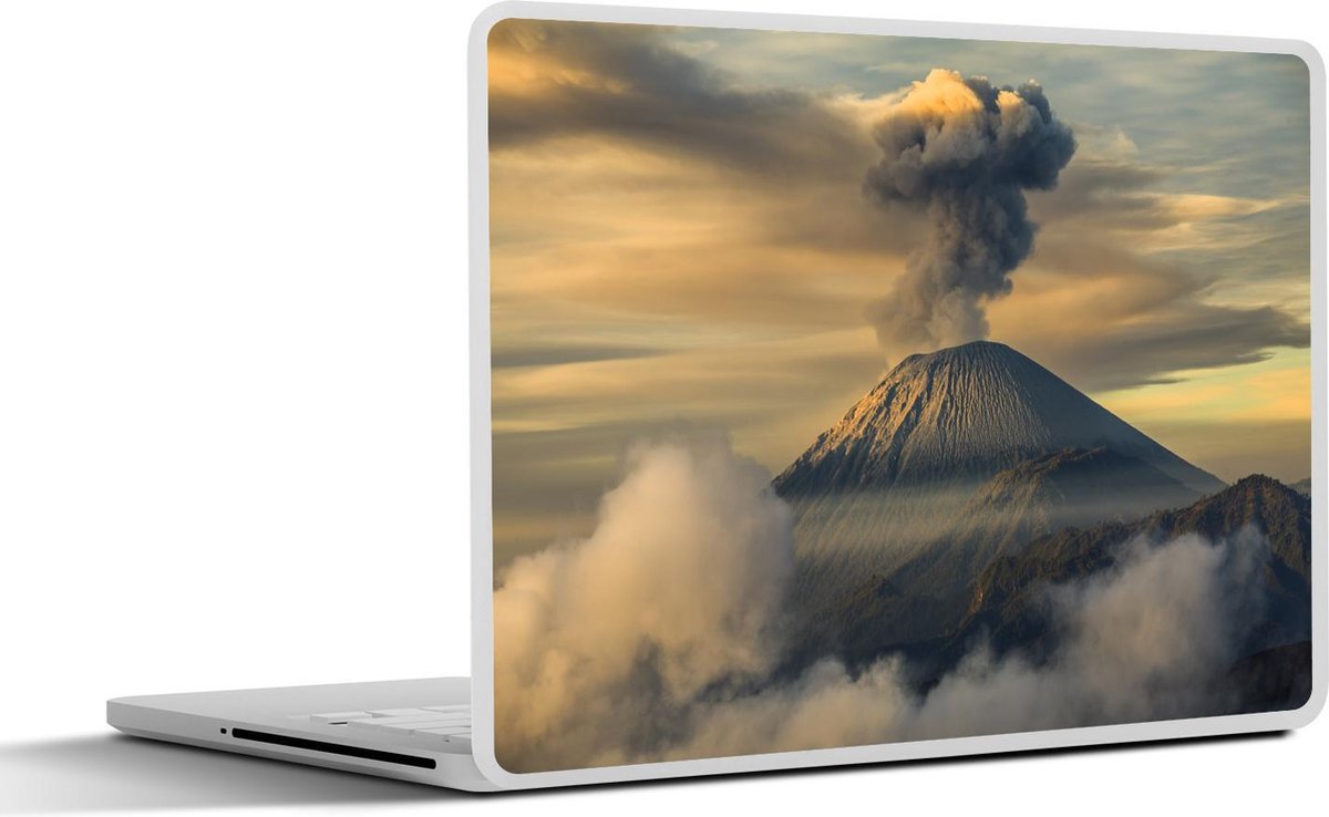 Afbeelding van product SleevesAndCases  Laptop sticker - 17.3 inch - Rook uit een vulkaan