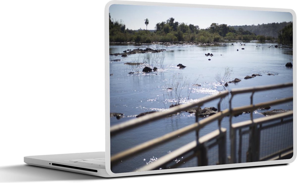 Afbeelding van product SleevesAndCases  Laptop sticker - 15.6 inch - Uitzicht op het Nationaal park Iguazú in Argentinië vanaf een voetgangersbrug