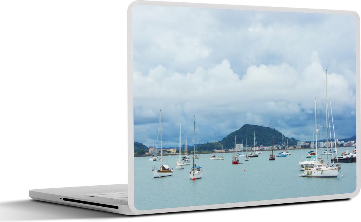 Afbeelding van product SleevesAndCases  Laptop sticker - 15.6 inch - Dobberende boten in de baai van Panama Stad