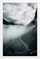 JUNIQE - Poster in houten lijst Misty Roads -20x30 /Grijs & Wit