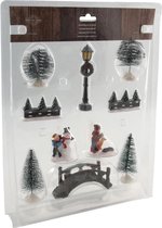 10x stuks kerstdorp accessoires figuurtjes/poppetjes en kerstboompje - Kerstdorp onderdelen kerstversiering