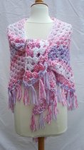 Omslagdoek met franjes / stola / grote handgemaakte driehoek sjaal in pastel roze, wit en lilatinten met glinsterdraad en hele kleine lovertjes