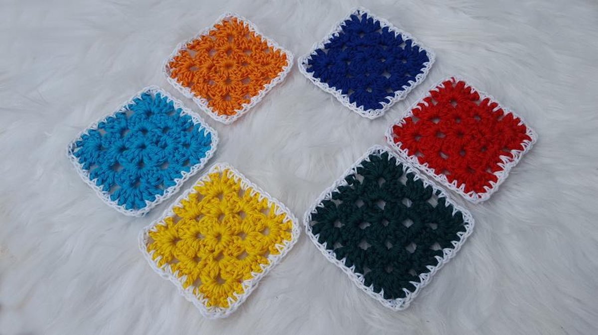 Set van 6 vierkante onderzetters gehaakt in vrolijke kleuren van 100 % katoen 10x10cm