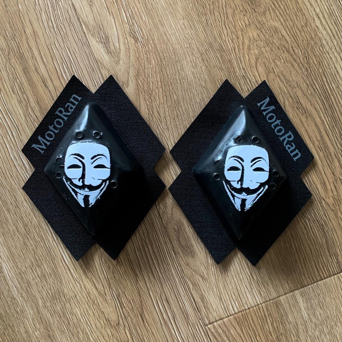 MotoRan Kneesliders - Sparking Anonymous Design