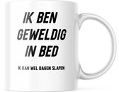 Grappige Mok met tekst: ik ben geweldig in bed (ik kan wel dagen slapen) | Grappige Cadeaus | Koffiemok | Koffiebeker | Theemok | Theebeker