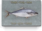 tonijn op grijsblauwe achtergrond  - niet van echt te onderscheiden schilderijtje op hout - tonijn in 6 talen -  Laqueprint