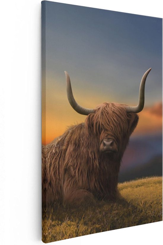 Artaza Canvas Schilderij Schotse Hooglander Koe Op Een Heuvel - 20x30 - Klein - Foto Op Canvas - Canvas Print