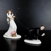 Porceleinen Bruidstaartdecoratie - Aan de haak geslagen - 13 cm - bruiloft taarttopper figuurtjes