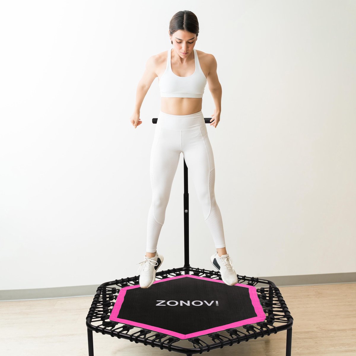 Zonovi Fitness Trampoline - Draagkracht 250 KG – Mini Trampoline – Kleine Trampoline – Sport Trampoline – Met Elastieken – Rebounder - Binnen - Indoor - Volwassenen - Handvat - Peuter - Met Stang - Bouncer - Zwart – Roze – 106 cm – 42 inch. — afbeelding 4