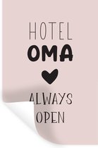 Muurstickers - Sticker Folie - Hotel oma always open - Quotes - Oma - Spreuken - 40x60 cm - Plakfolie - Muurstickers Kinderkamer - Zelfklevend Behang - Zelfklevend behangpapier - Stickerfolie