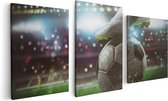 Artaza Canvas Schilderij Drieluik Voetbal Aftrap Met De Bal In Het Stadion - 120x60 - Foto Op Canvas - Canvas Print