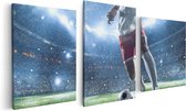 Artaza Canvas Schilderij Drieluik Voetbal Speler Met De Bal In Een Druk Stadion  - 120x60 - Foto Op Canvas - Canvas Print