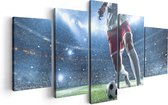 Artaza Canvas Schilderij Vijfluik Voetbal Speler Met De Bal In Een Druk Stadion  - 100x50 - Foto Op Canvas - Canvas Print