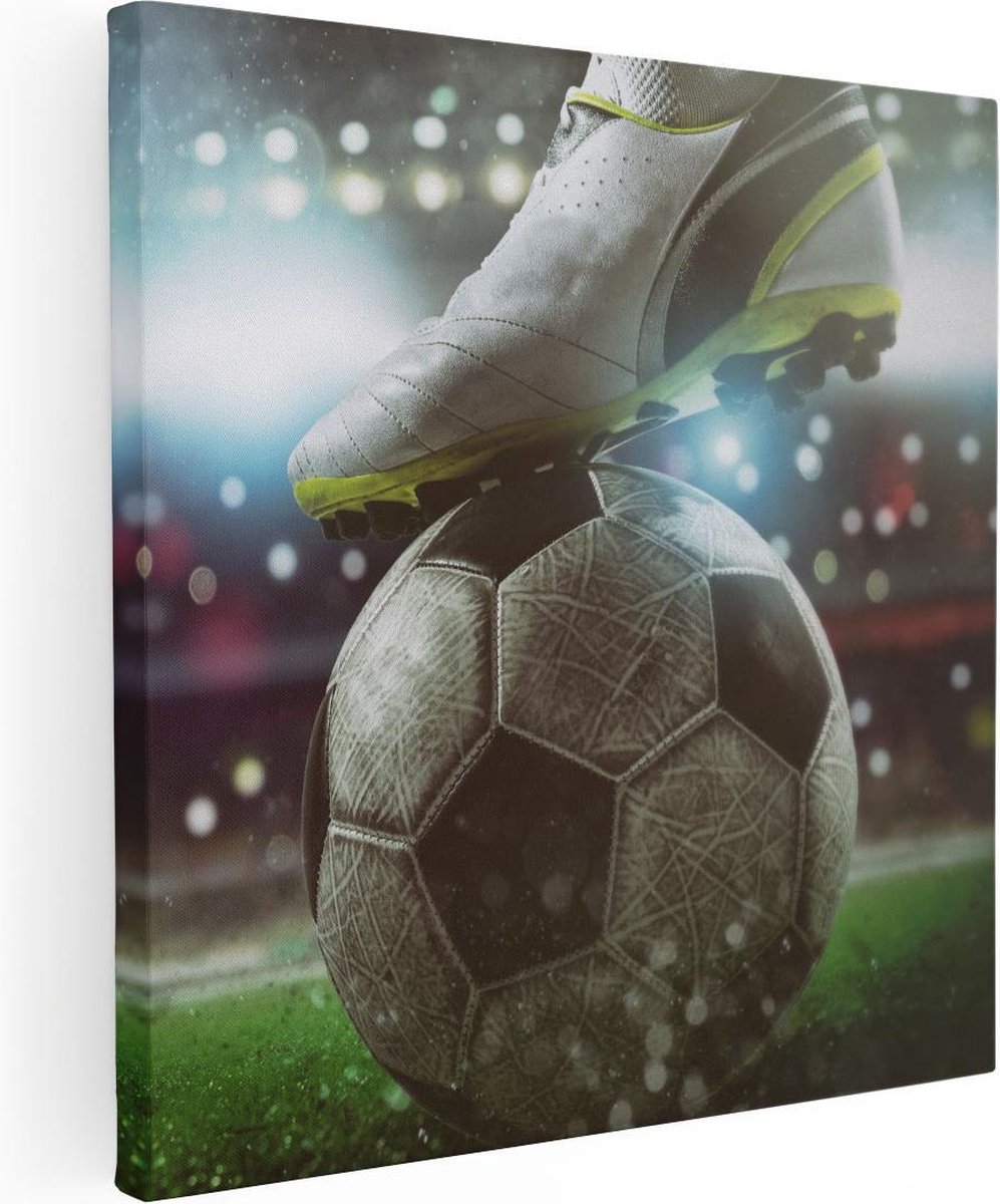 Artaza Canvas Schilderij Voetbal Aftrap Met De Bal In Het Stadion - 40x40 - Klein - Foto Op Canvas - Canvas Print