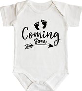 Romper - Coming soon - maat: 74/80 - korte mouw - baby - aankondiging zwangerschap - zwanger - rompertjes baby - rompertjes baby met tekst - rompers - rompertje - rompertjes - stuks 1 - wit