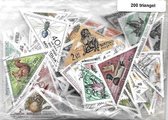 Driehoeken – Luxe postzegel pakket (A6 formaat) : collectie van 200 verschillende postzegels van driehoeken – kan als ansichtkaart in een A6 envelop - authentiek cadeau - kado - geschenk - kaart - figuur - figuren - hoeken - pythagoras - driehoek