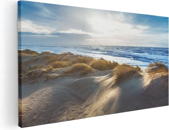 Een canvasschilderij van duinen, grassen en de zee onder een blauwe hemel met zonlicht.