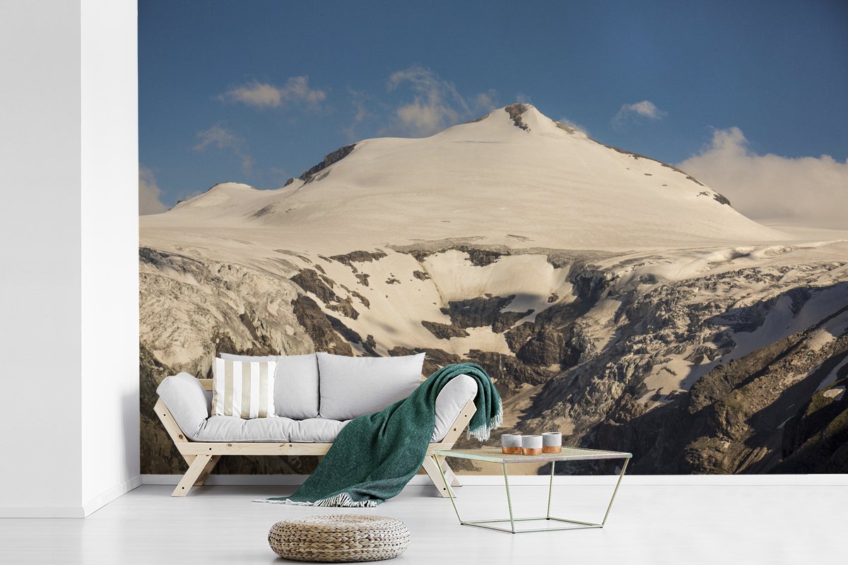 Behang - Fotobehang Zon beschijnt een gletsjer in het Nationaal park Hohe Tauern in Oostenrijk - Breedte 420 cm x hoogte 280 cm