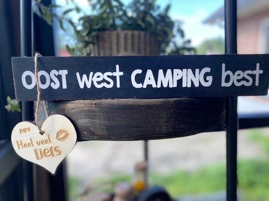 tekstblok 5x30cm inclusief houten hartje / met de tekst; oost west camping best / black wash / camping