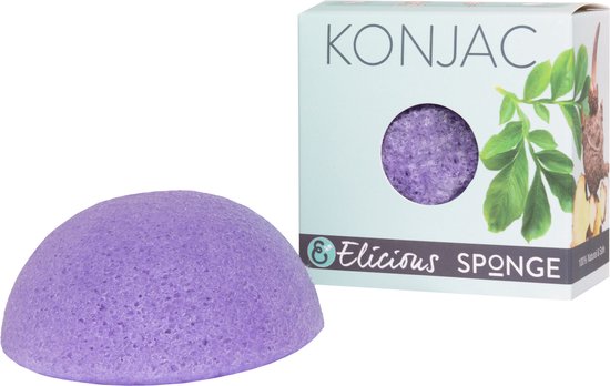 Paarse, ronde Konjac spons met verpakking met tekst 'KONJAC Elicious SPONGE'
