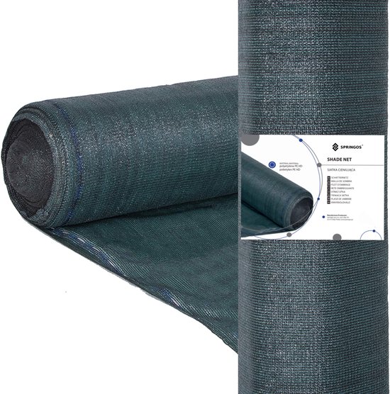 Opgerolde rol groen schaduwdoek, 1,5 x 50 m, 90% schaduw, 140g/m², met inzetstuk van productinformatie.