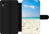 Bookcase Geschikt voor iPhone XR telefoonhoesje - Tropisch - Strand - Zee - Met vakjes - Wallet case met magneetsluiting