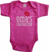 Roze romper met "Oma's lieveling" - maat 68 - grootmoeder, babyshower, zwanger, cadeautje, kraamcadeau, grappig, geschenk, baby, tekst, bodieke