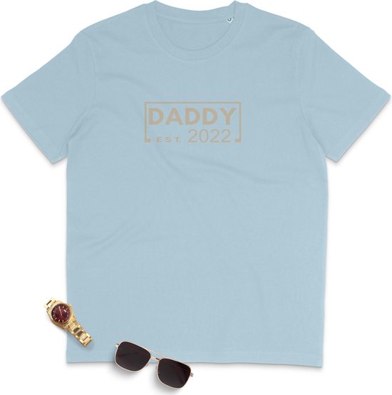 Daddy Est. 2022 t Shirt - T-Shirt Heren - Cadeau voor Vader - Vaderdag Shirt - Daddy Print - Tshirt met Daddy Opdruk - Korte Mouw - Maten: S M L XL XXL XXXL Kleuren: Wit Zwart Lichtblauw BordeauxRood.
