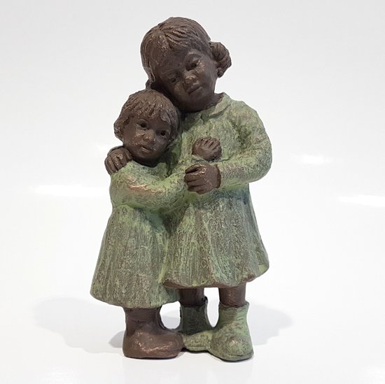 Geert Kunen / Skulptuur / Beeld / Meisjes / Zusjes - bruin / groen - 8 x 11 x 21 cm hoog.
