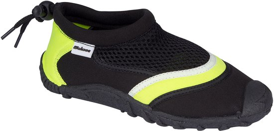 Zwarte waterschoen met neon-groene accenten, witte bies en zwart mesh.