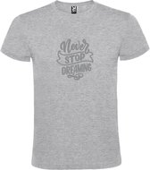 Grijs  T shirt met  print van " Never Stop Dreaming " print Zilver size L