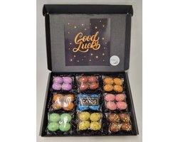 Paaseieren Proeverij Pakket | Box met 9 verschillende smaken paaseieren en Mystery Card 'Good Luck' met geheime boodschap + PaasProeverij Scorekaart | Verrassingsbox Pasen | Cadeaubox | Relatiegeschenk | Chocoladecadeau