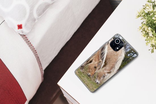 Xiaomi Mi 11 - Deux chevaux du fjord paissant dans un champ d'herbe - Coque en Siliconen pour téléphone