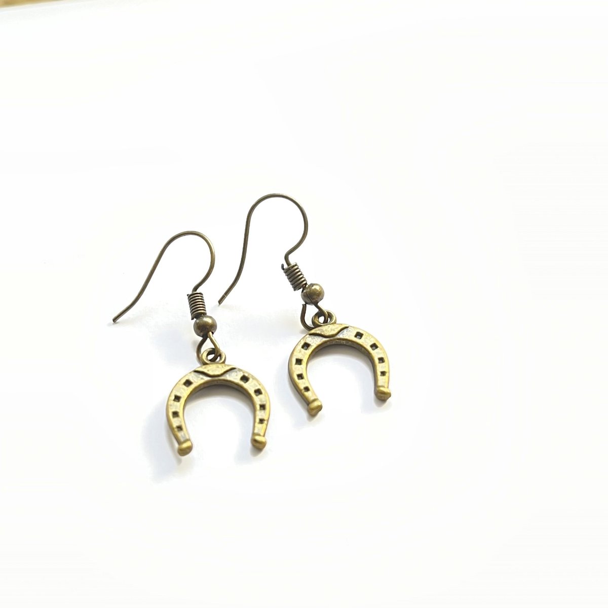 GoedeDoelen.Shop | Oorbellen Hoefijzer Brons | Hoefijzer Oorbellen | Country Oorbellen | Country Line Dance Oorbellen | Western Oorbellen | Geluk | Hoefijzer | Wellness-House