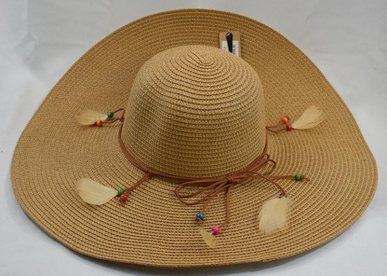 licht bruin - zonnehoed - strandhoed - zomerhoed - Ibiza - Boho - met veertjes & kraaltje - Hoofdomtrek 57 cm
