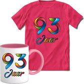 93 Jaar Vrolijke Verjaadag T-shirt met mok giftset Roze | Verjaardag cadeau pakket set | Grappig feest shirt Heren – Dames – Unisex kleding | Koffie en thee mok | Maat M