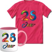 28 Jaar Vrolijke Verjaadag T-shirt met mok giftset Roze | Verjaardag cadeau pakket set | Grappig feest shirt Heren – Dames – Unisex kleding | Koffie en thee mok | Maat S